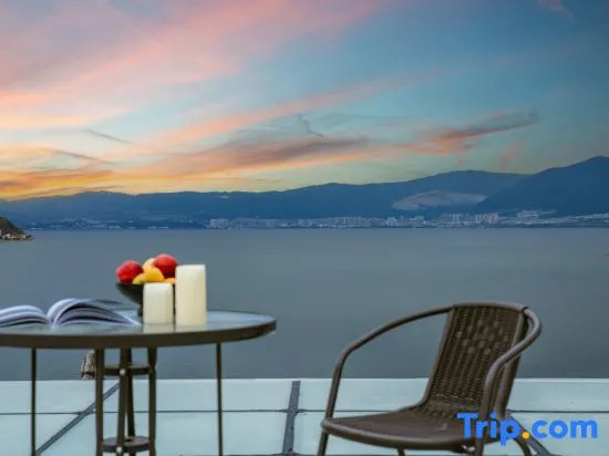 Erhai No.1 | Seaview Azure Skywalk Vacation Boutique Stay (Dali Haidong Town Ideal City)