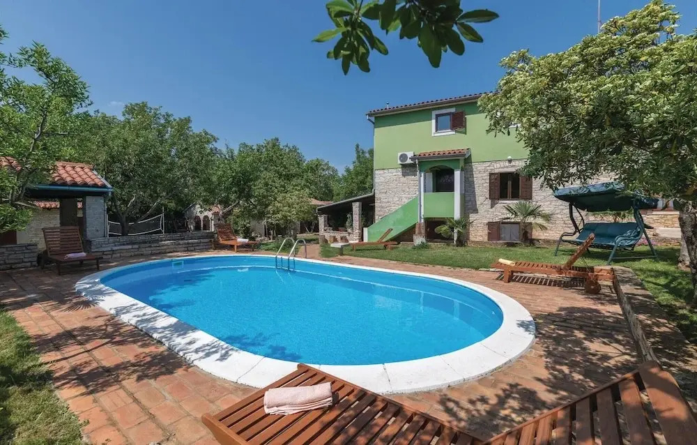 Amazing Home in Vodnjan-kacana With Wifi and 4 Bedrooms