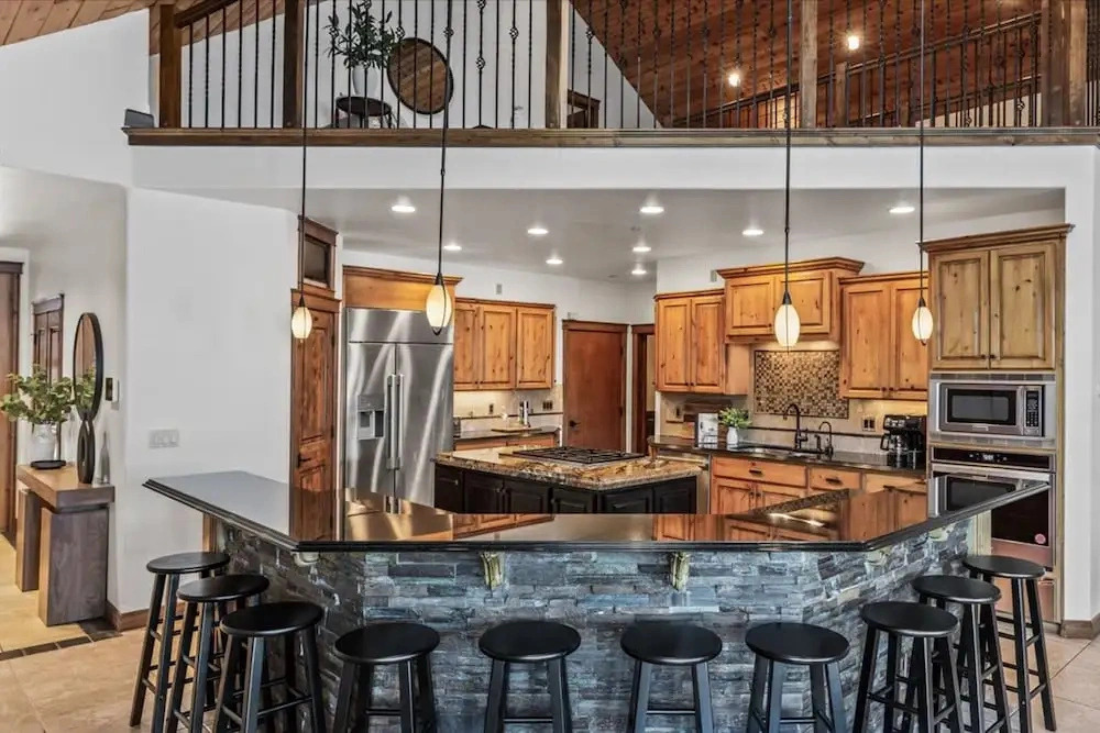Deja View in Hayden With 5 Bedrooms and 6 Bathrooms