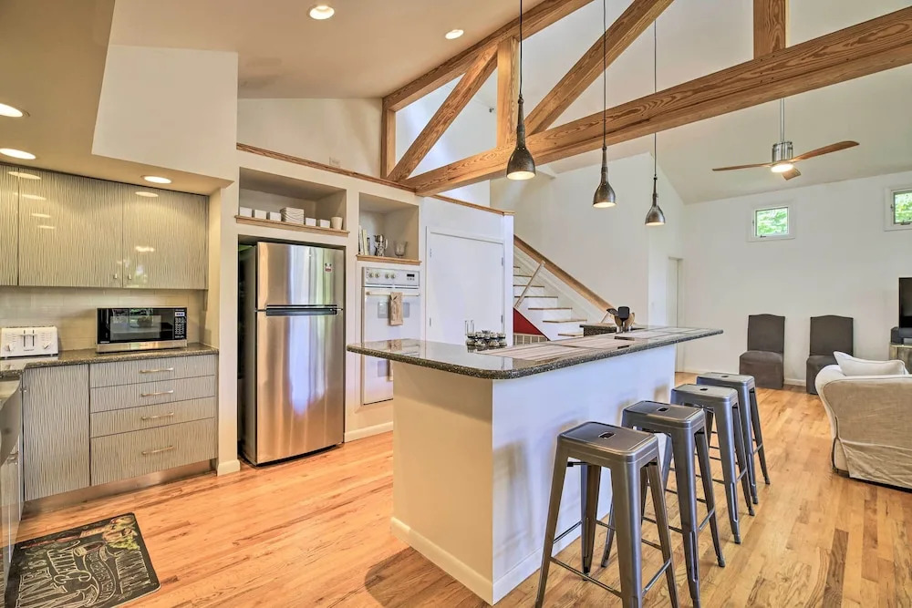 Lovely Blacksburg Hideaway < 1 Mi to Virginia Tech
