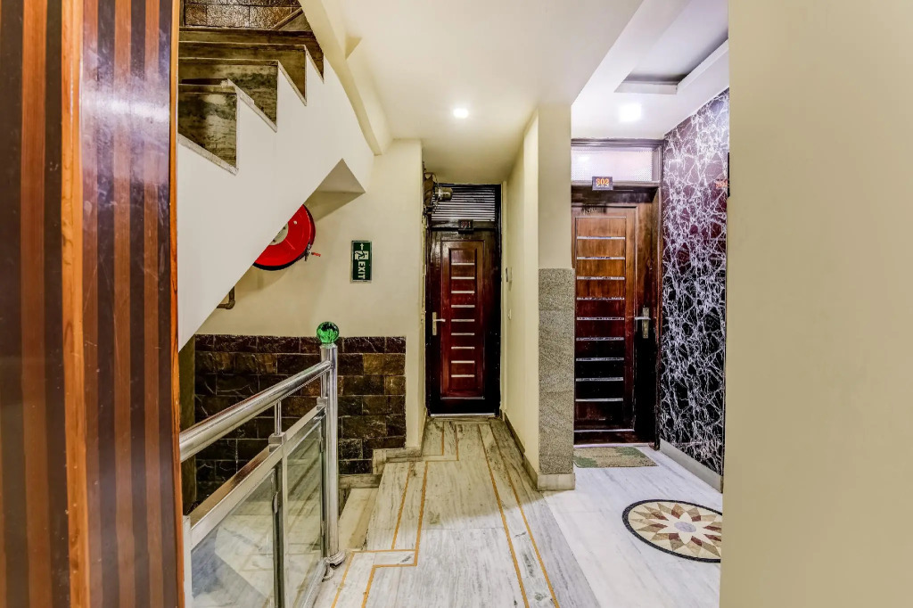 OYO 5985 Hotel Priya Palace