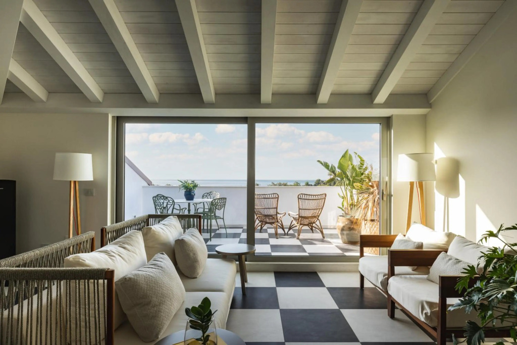 SeeBay Hotel