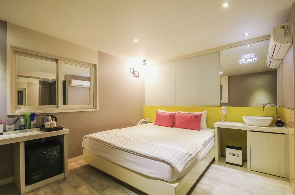 Hotel Cube
