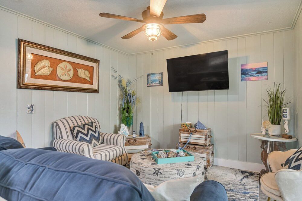 Near Beach & Corey Ave! Walkable Snowbird Escape