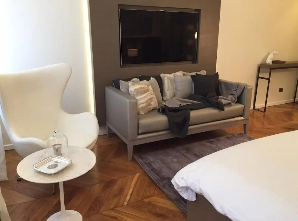 Cirque Deluxe Studio Apartment