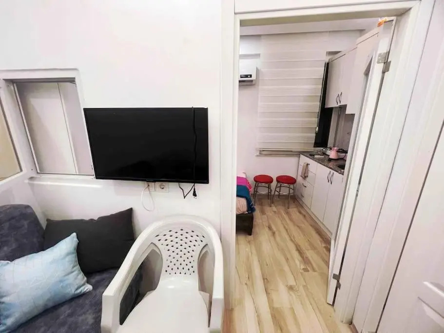 A TINY FLAT IN OLD TOWN AREA 850€ Per mounth