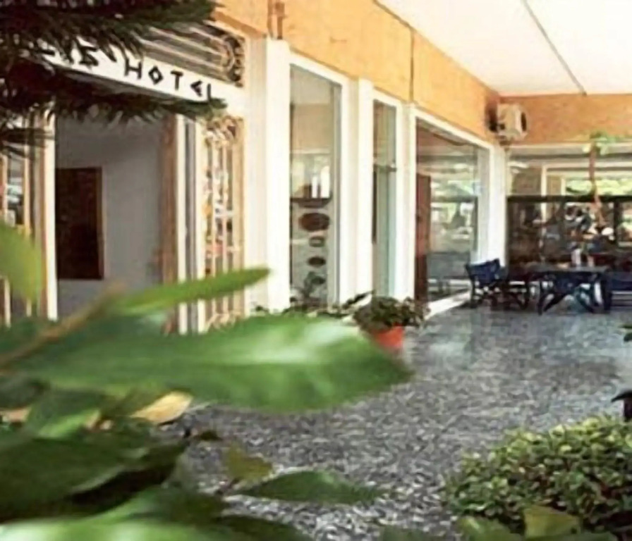 Ilis Hotel