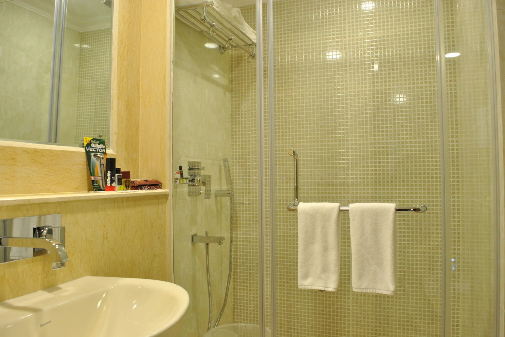 Dynasty Hotel