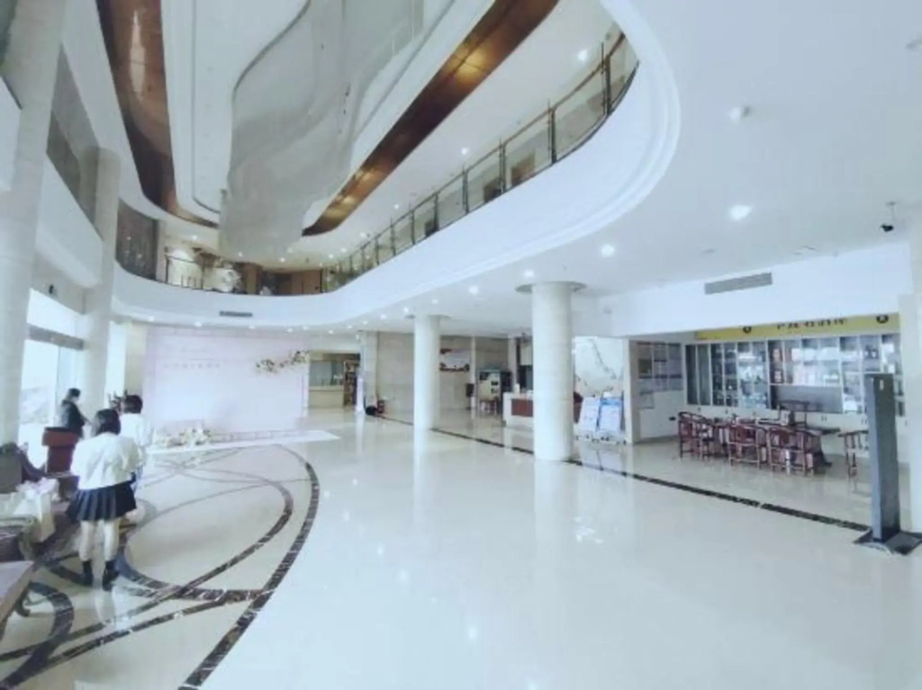 San Tos Hotel
