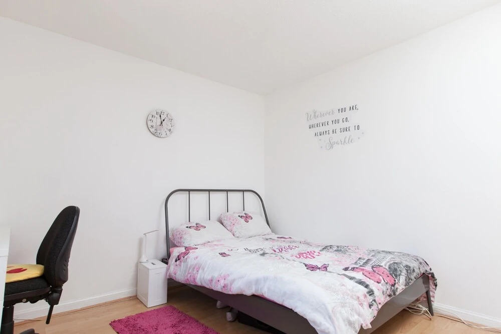 Ideal Fringe Base: Great Value + Free Parking!