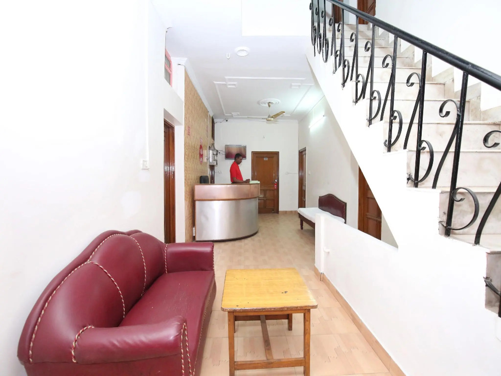 OYO 10539 Hotel Holiday Classic