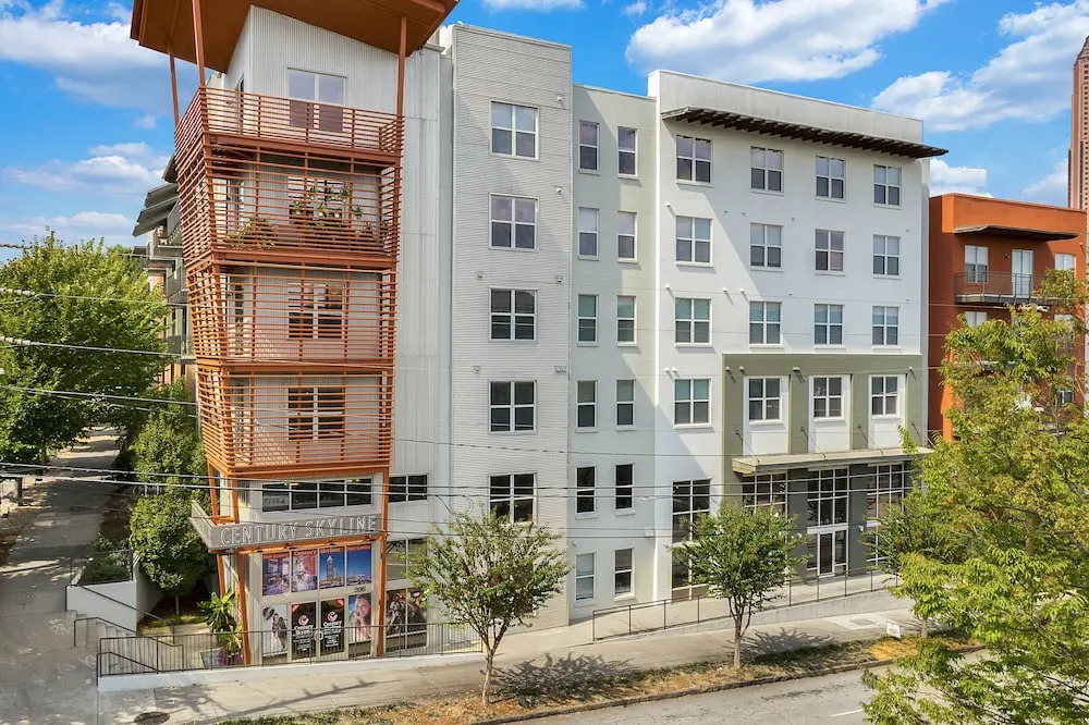 Downtown Midtown Apartments by NUOVO