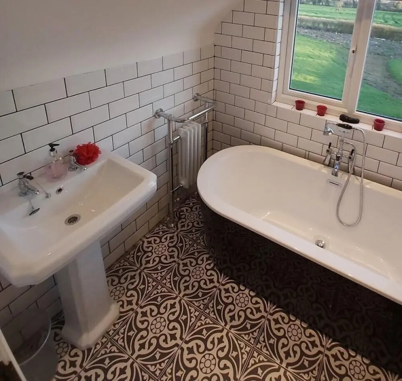 Bluebell House 5 Star Luxury 4 Bdrms and hot tub