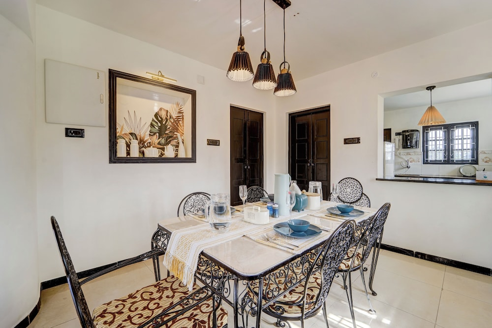 Alaya Stays Cleft 3BHK with Garden