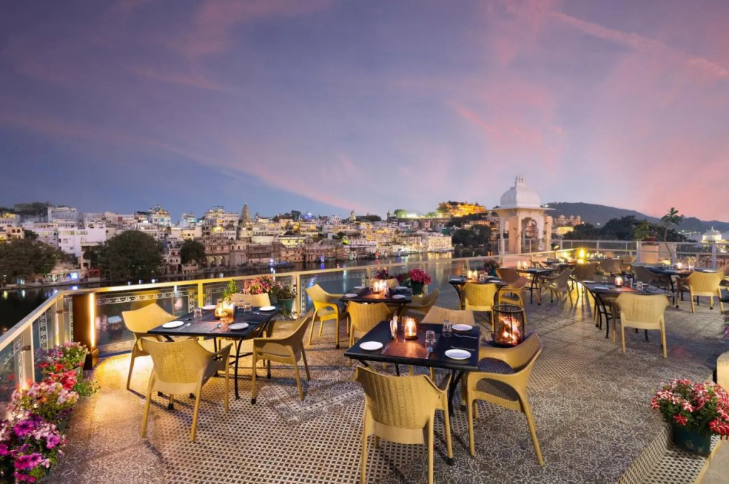 Sarovar - Lake Facing Boutique Hotel On Lake Pichola