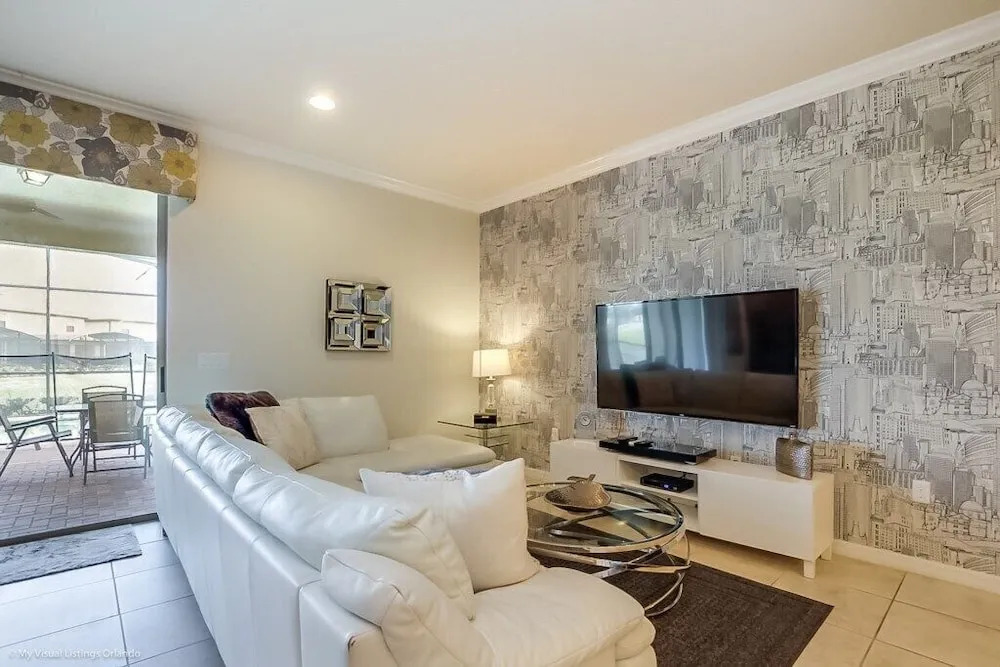 New Lake Front Pool, Movie Theater, Games & More! 8 Bedroom Villa