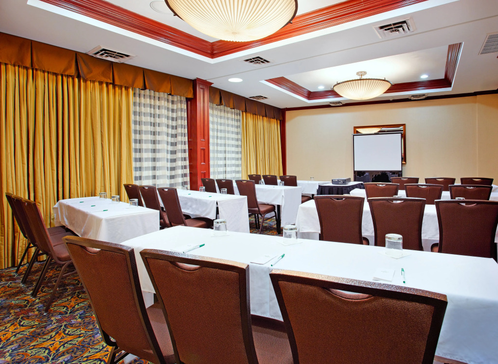 Holiday Inn Express Dallas Market Center by IHG