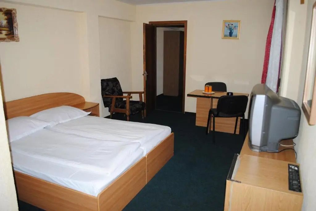 Hotel West