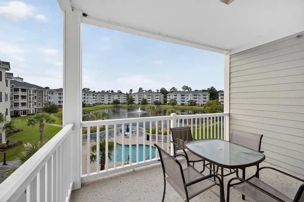 Magnolia Pointe Luster Leaf 4833-302