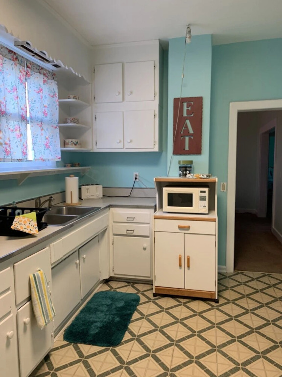 Cozy Historic Beach House In Ocean View 2 Bedroom Cottage by RedAwning