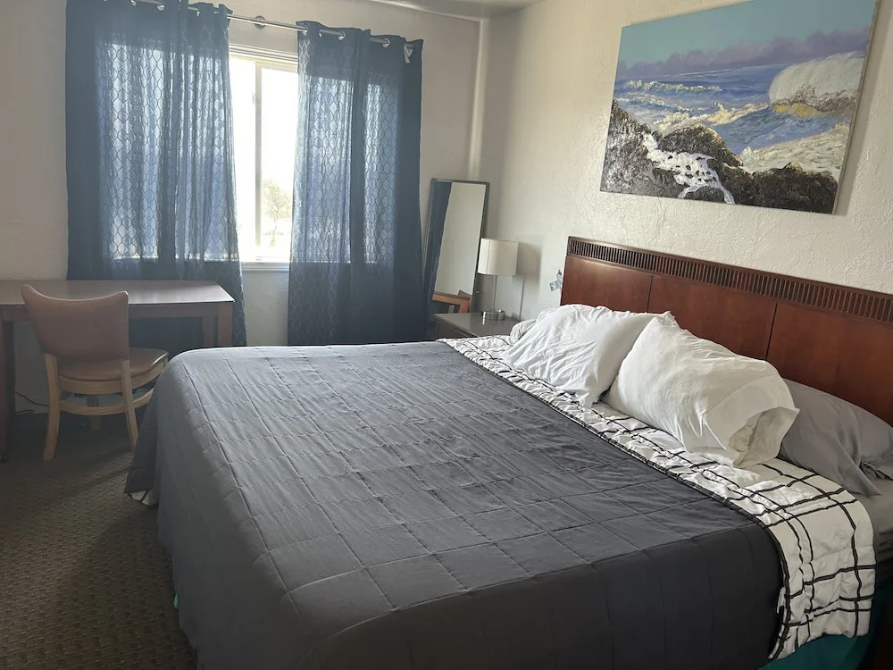 Newport Bay Motel
