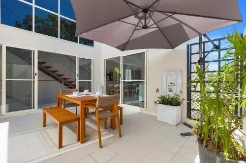 The Courtyards on Hill St