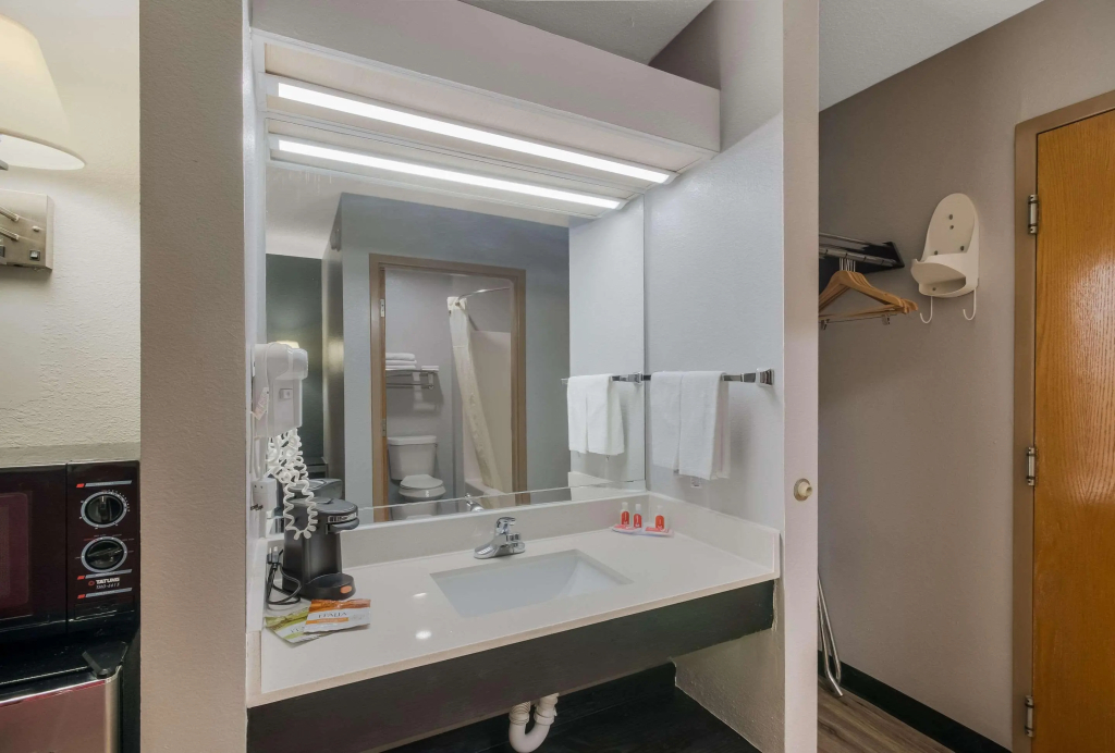 Econo Lodge Inn & Suites Diamondhead