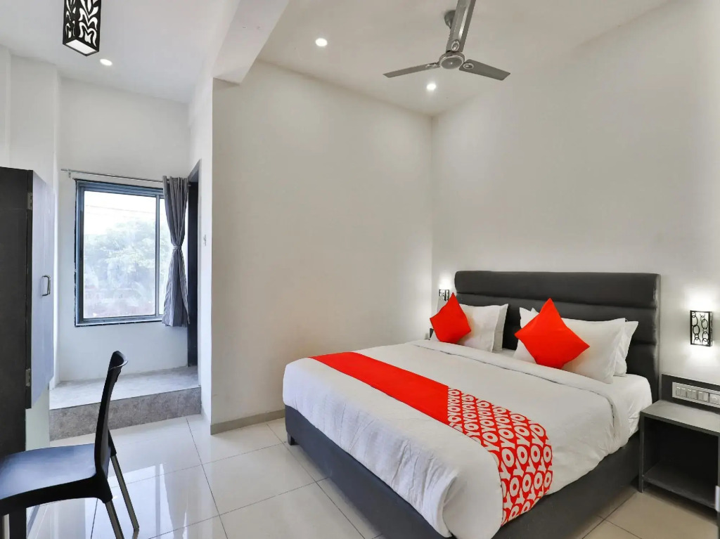 Oyo 23669 Nova Hotel New Crossroad