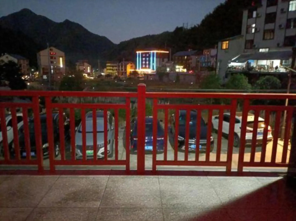 Xiaoqiao Liushui Farmhouse