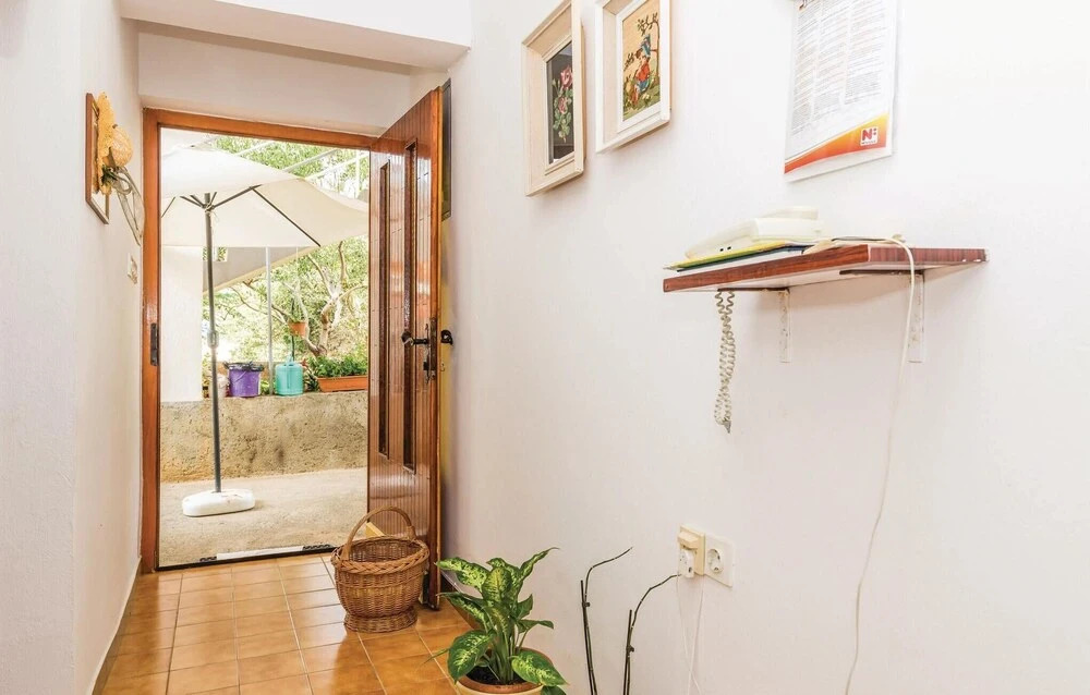 Awesome Apartment in Barbat-rab With 3 Bedrooms and Wifi