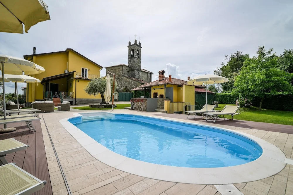 Villa Ariola
