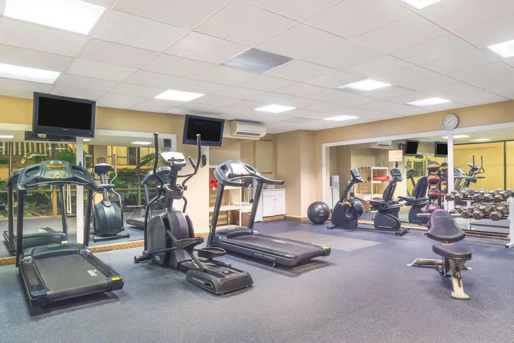 Holiday Inn Hotel And Suites