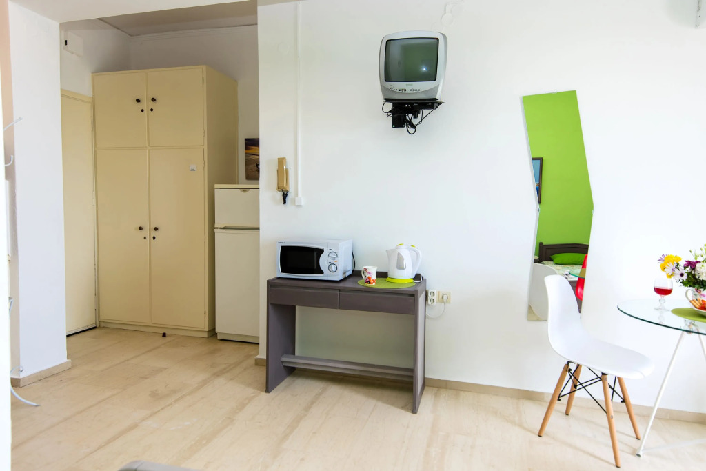 Neda Studios & Apartments