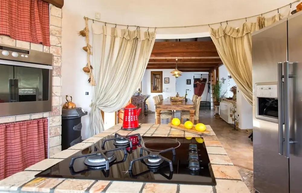 Nice Home in Brsec With Wifi, Private Swimming Pool and 4 Bedrooms
