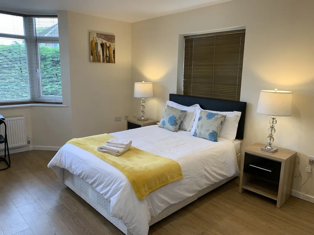 6 bed House With 2 En-suites, Garden and Parking
