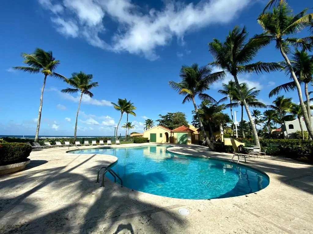 Villa Coral Reef- 4br with Community Pool Overlooking Ocean