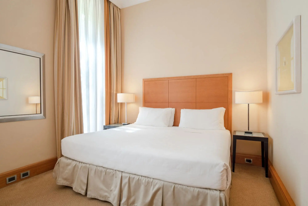 Room Mate Collection Mia, Rome Colosseum