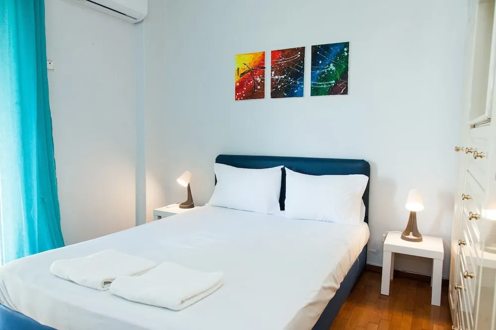 Brand new apt in central Athens