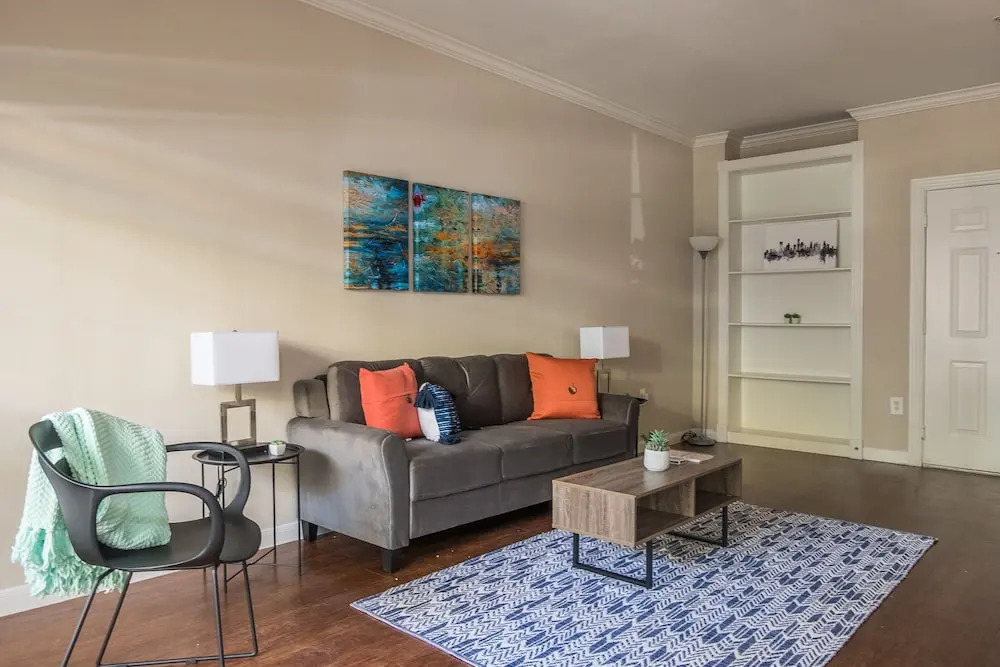 Modern Downtown Apartments by Frontdesk