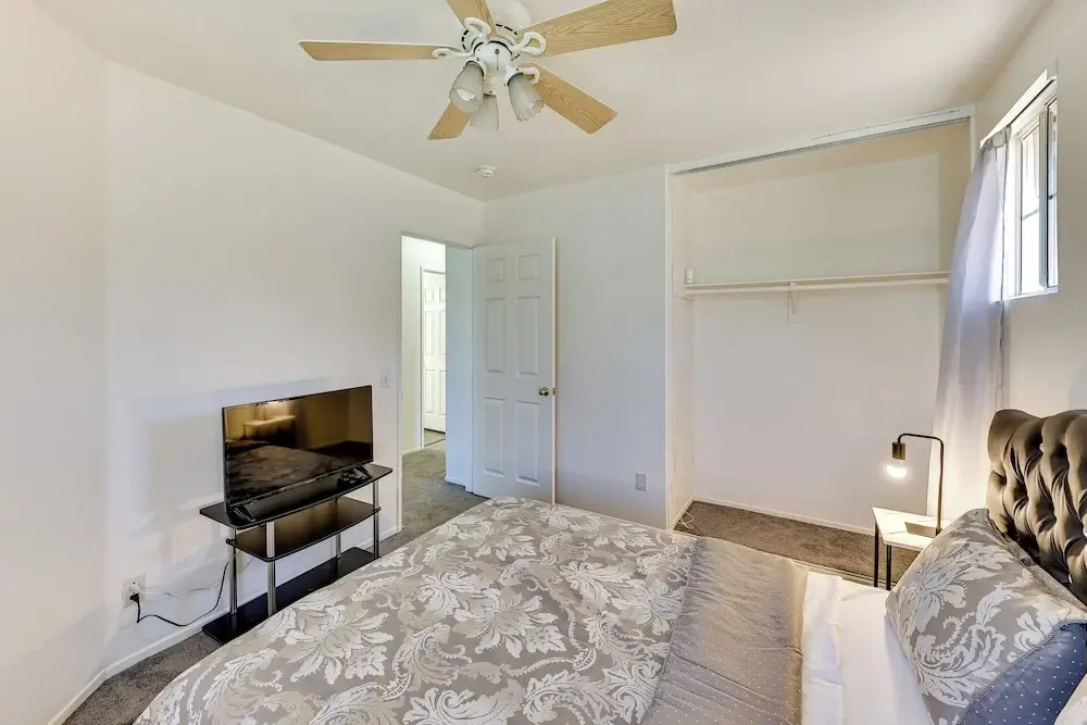 Lake Elsinore Home w/ Pool - 44 Mi to Disneyland!