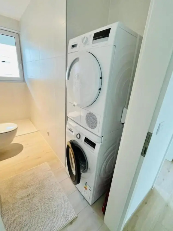 New 1 bedroom in City Center- Terrace