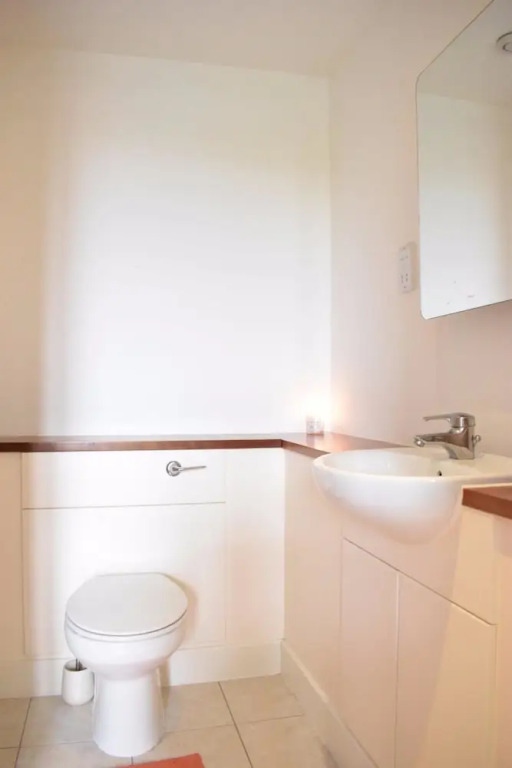 2 Bedroom Apartment With Balcony and Park Views