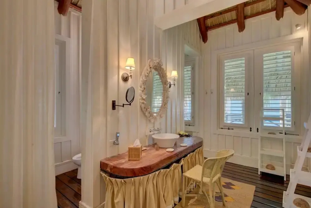 6 BR Beachfront Lush Oasis