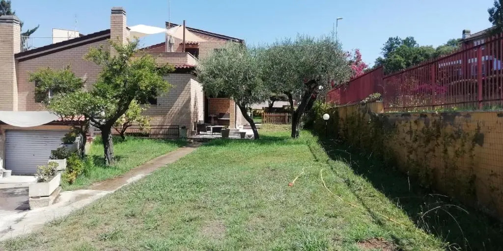 VILLA GIULIANA stanze con bagno interno in Villa a 350 mt spiaggia libera Lido delle Sirene