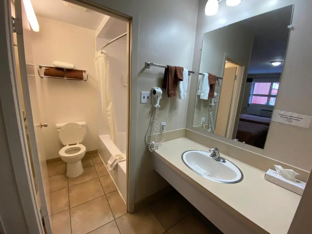 Dauphin Inn Express