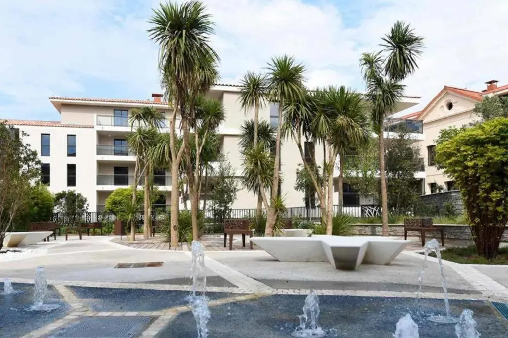 T4 Standing Exclusive Resort