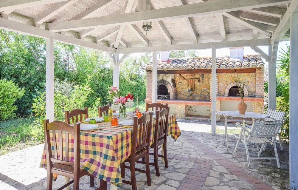Beautiful Home in Isola di Capo Rizzuto With 3 Bedrooms
