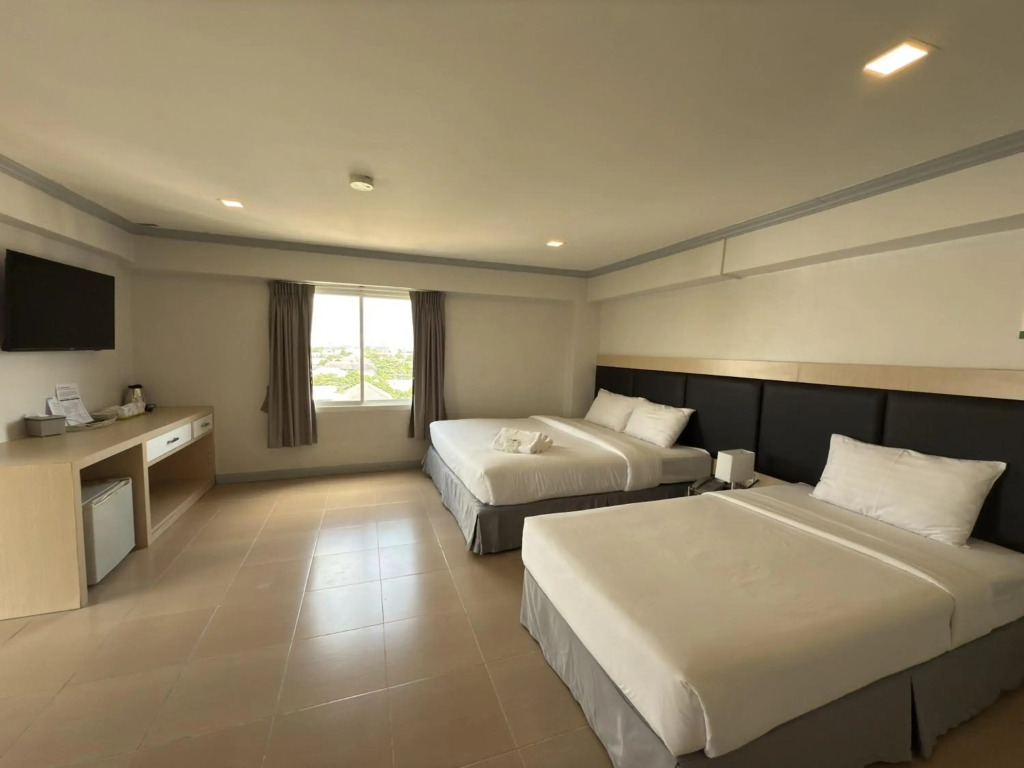 Regent Ngamwongwan Hotel