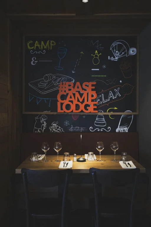 Hotel Base Camp Lodge