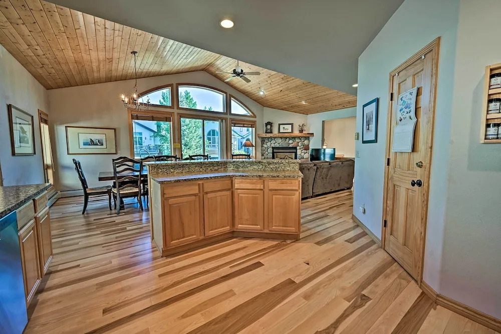 Mountain Home With Decks, Walk to Gondola